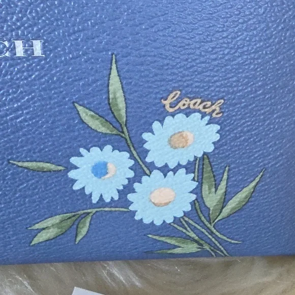 Adorable NWT Coach Tossed Daisy Dark Periwinkle Zippered Cosmetics Case 💙🌼🎁💚 - Picture 4 of 13